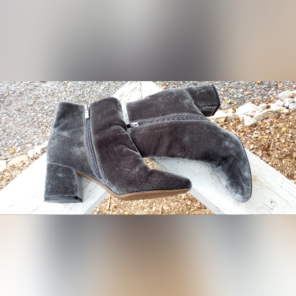 Franco Sarto Gray Velvet heeled Booties. Sz. 8 - Picture 1 of 7
